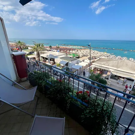 Fronte Blu - Fronte Mare 포르토레카나티